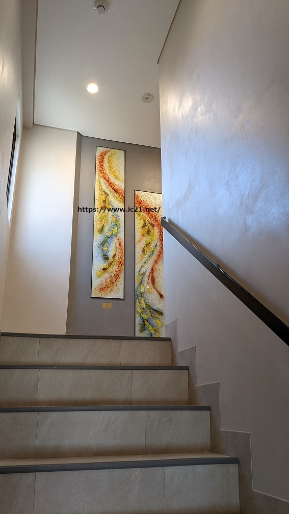 ガラスアートと階段
